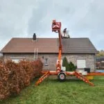Dakreiniging door Group JRS, mos, vuil en algen worden verwijderd voor een schoon en beschermd dak.